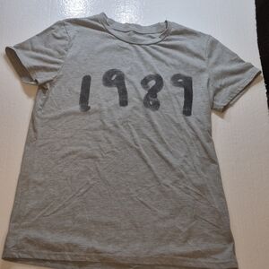 1989 Taylor Swift Shirt Size Small